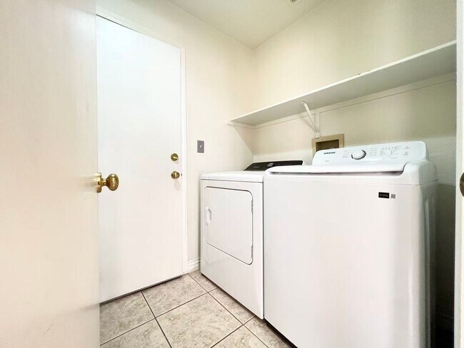 Building Photo - 9617 Marigny Ct