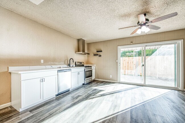 Building Photo - 5780 N 8th St