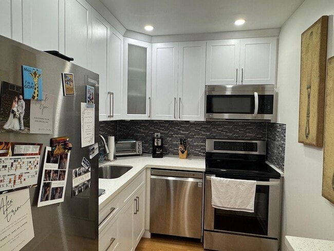 Building Photo - 5840 NE 22nd Way