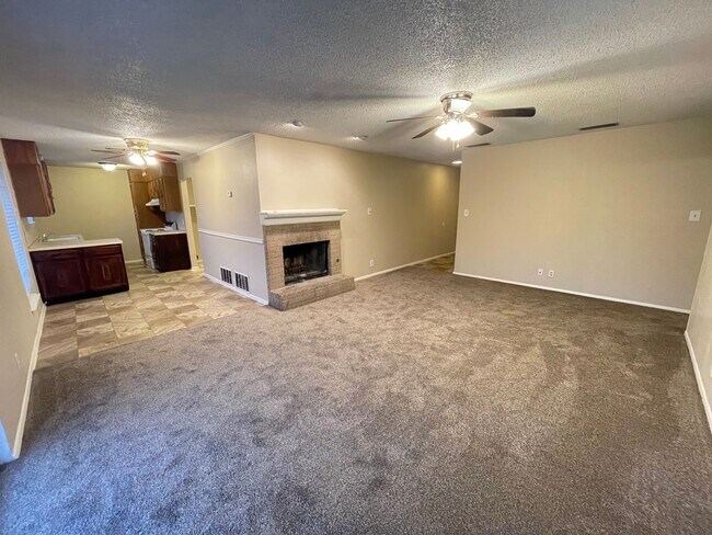 Building Photo - Family Home in Lawndale
