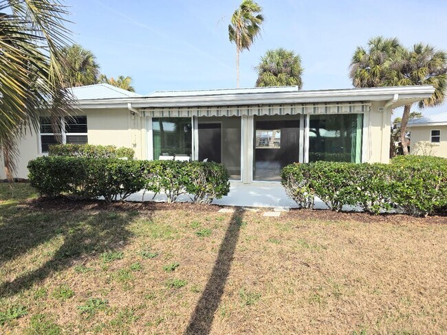 Building Photo - Beautiful 2-bedroom, 2-bath waterfront villa