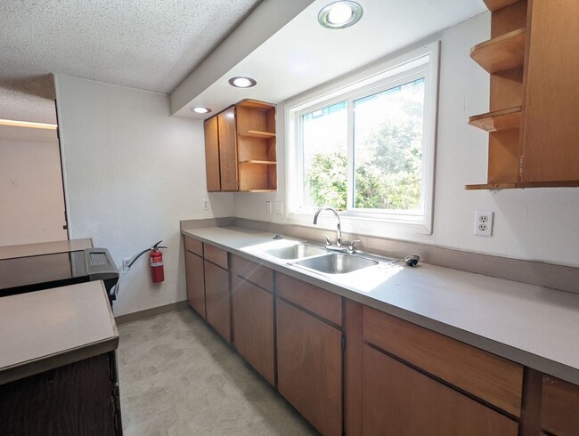 Building Photo - Nice 3-Bedroom, 1-Bath Duplex in Eugene!