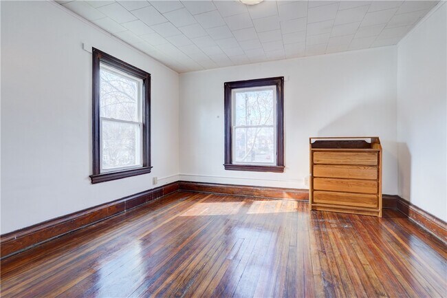 Building Photo - 459 Parsells Ave