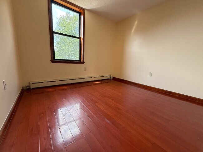 Building Photo - 811 Minnie Pl