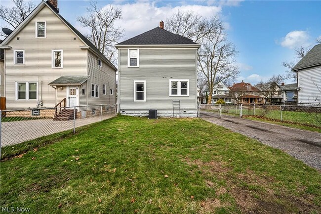 Building Photo - 5614 Drake Ave