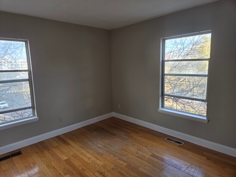 Building Photo - 37 Greenwich Ave