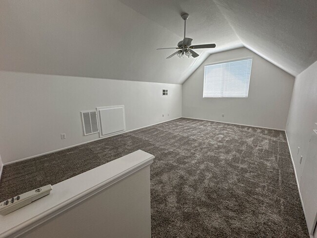 Building Photo - Charming 3-Bedroom Home with Large Loft with a Private Yard & Community Pool in Valencia!