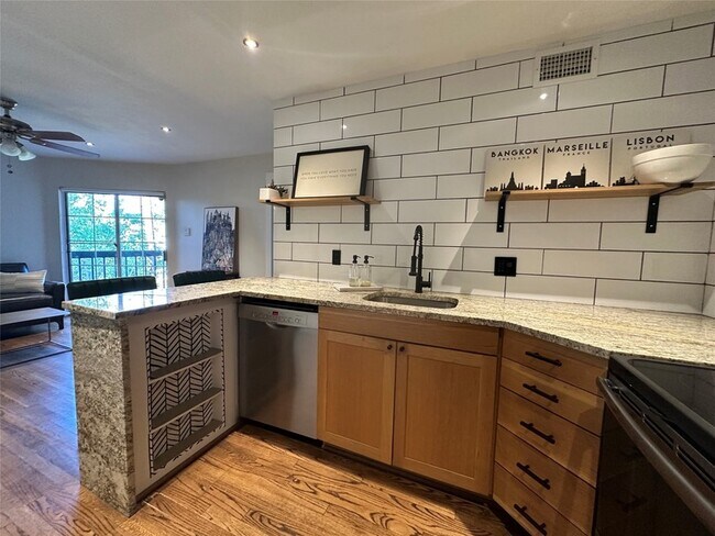 Primary Photo - 18333 Roehampton Dr