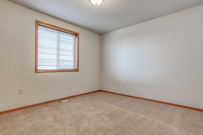 Building Photo - Spacious Single Level Home w/ Fully Fenced...