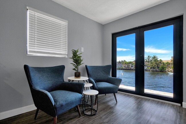 Building Photo - 1901 N Riverside Dr