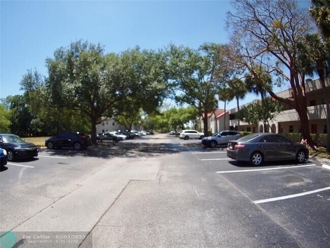 Building Photo - 7355 Woodmont Terrace