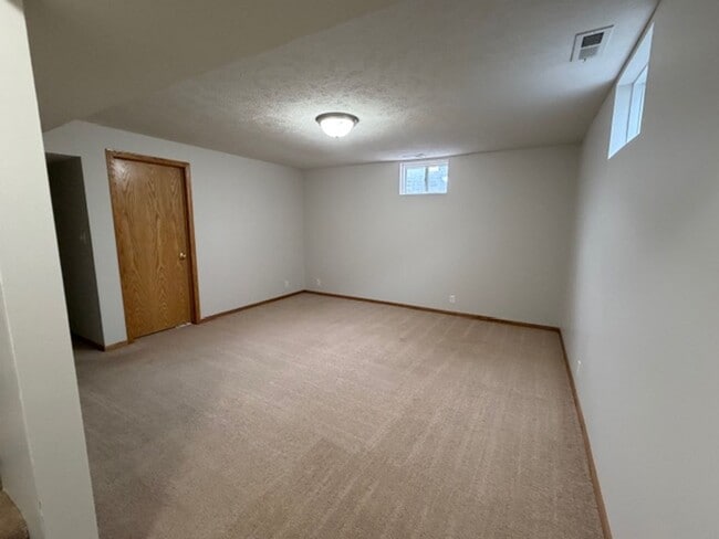 Building Photo - Large 4 bedroom house in SW Lincoln