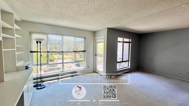 Building Photo - Beautiful studio on the third floor with w...