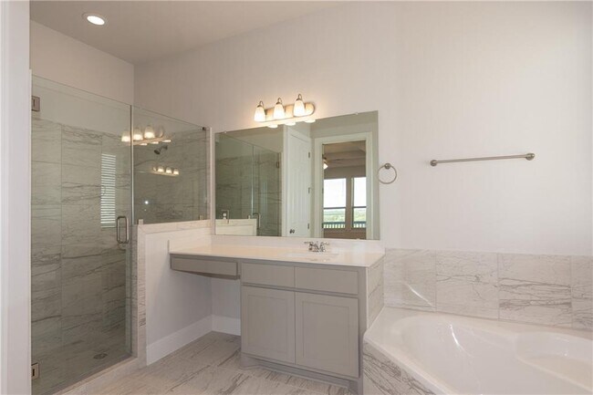 Building Photo - 3300 Scenic Valley Dr