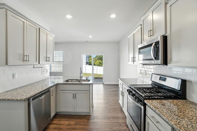 Building Photo - Stunning home, Move-in Ready!
