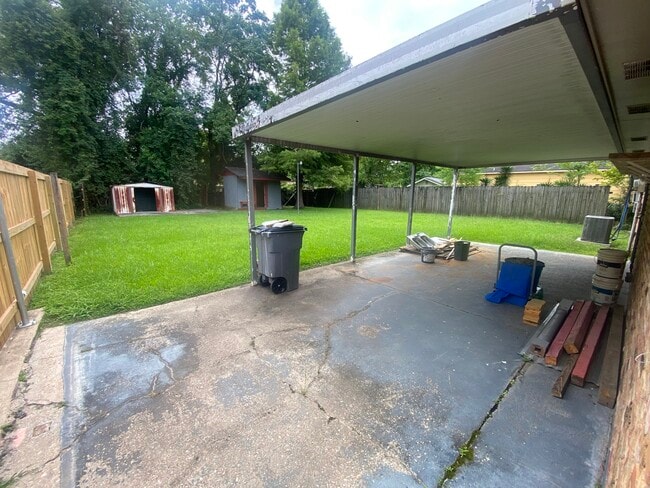 Primary Photo - 5816 Hartford Ave