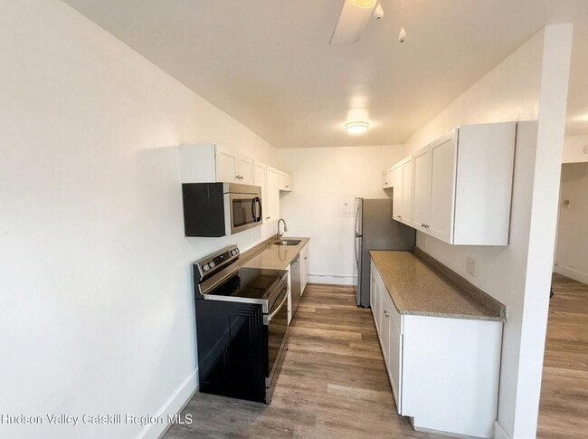 Building Photo - 720 Warren St