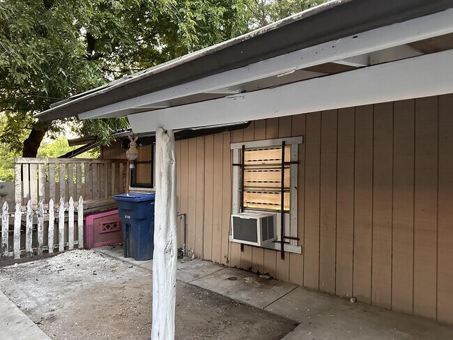 Building Photo - 601 Cantrell Dr