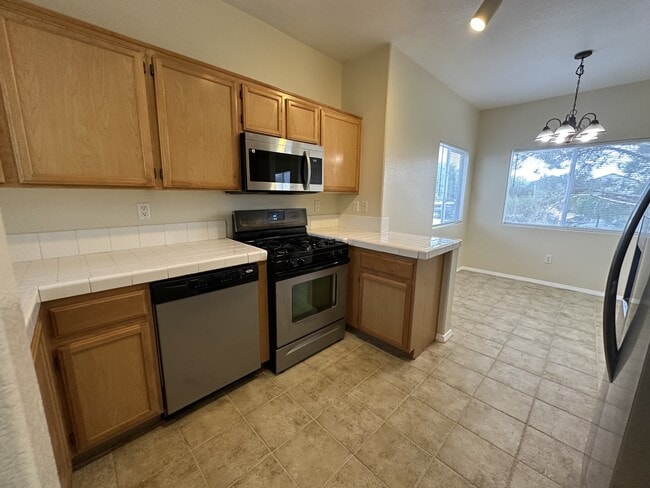 Building Photo - 1050 E Cactus Ave