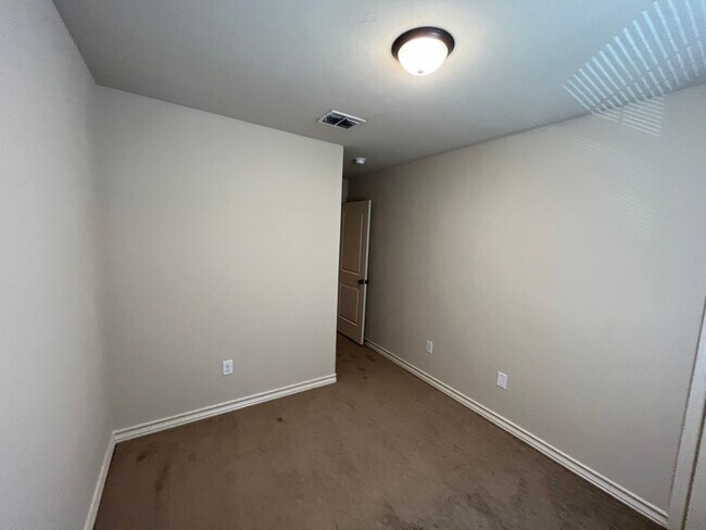 Building Photo - 7011 Micayla Cv