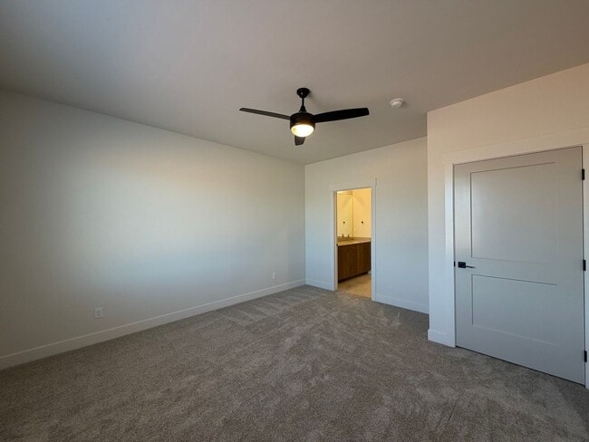 Building Photo - BRAND NEW TOWNHOME FOR RENT BY CRIMSON CLIFFS!