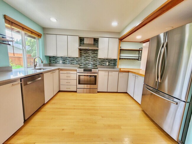 Building Photo - Beautiful 4 Bed 1.75 Bath Home Near Microsoft