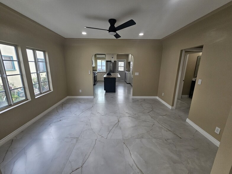 Dining room with archway entrance to kitchen. - 918 E Elk Ave