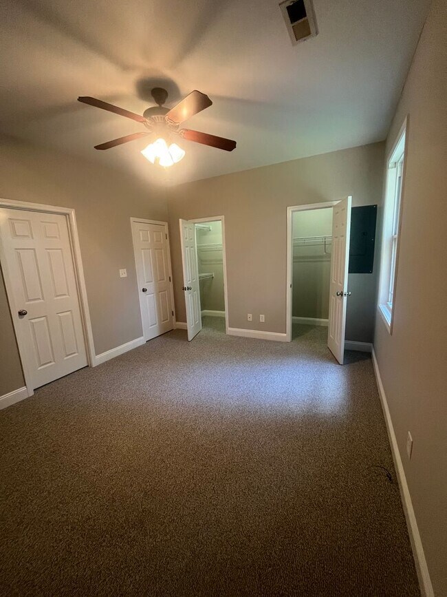 Building Photo - 128 Bentwood Cir