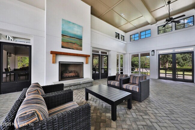 Building Photo - 520 Back Creek Dr