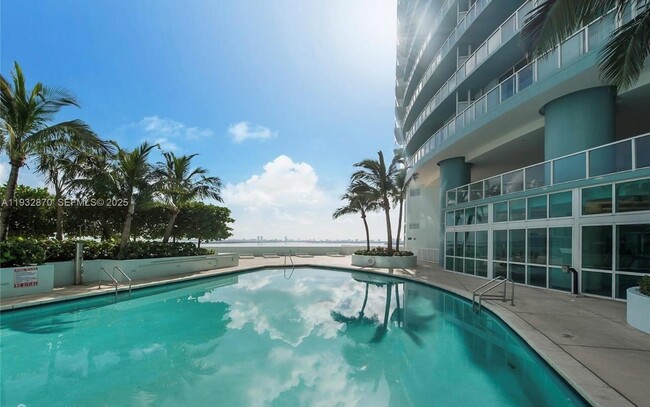 Building Photo - 1900 N Bayshore Dr