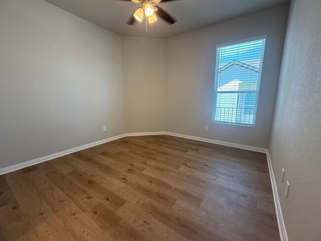 Building Photo - Come and See for Yourself Why Emma Park is...