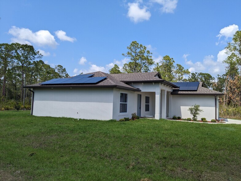 Building Photo - 5900 Cazler Ave