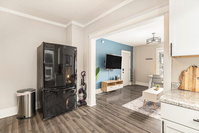 Building Photo - 415 6th St NW