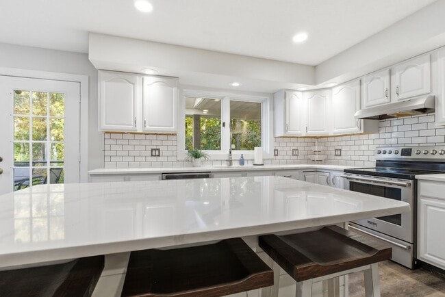 Building Photo - Furnished Home on KY Lake