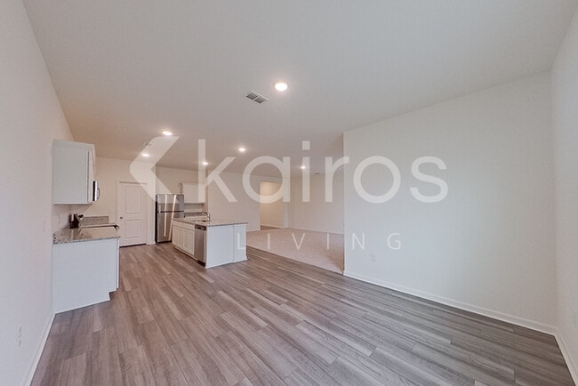 Building Photo - 639 Castillo Dr