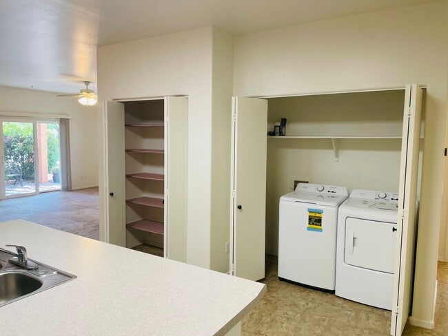 Building Photo - Cottonwood Square/Commons MOVE-IN SPECIAL