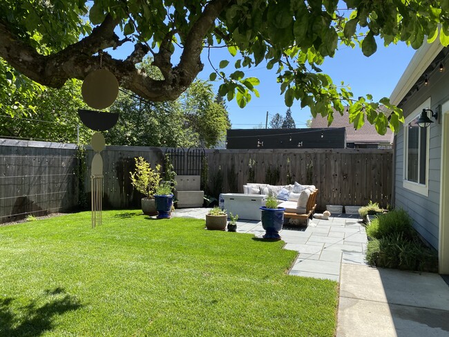 Backyard patio - 5324 N Bowdoin St