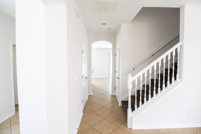 Building Photo - Lakeview 4-Bedroom, 2.5-Bath Annual Rental in Lakewood Ranch/Greenbrook