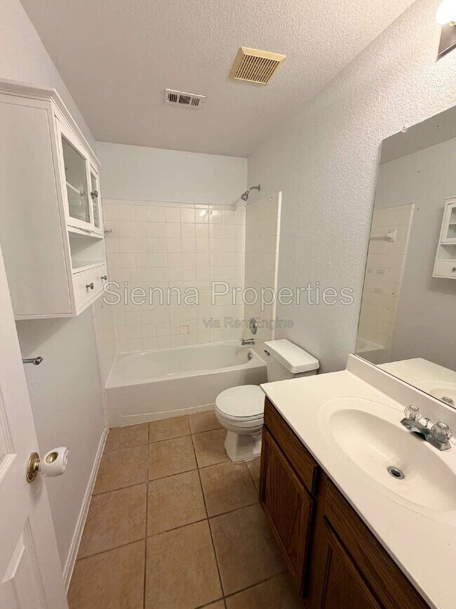 Building Photo - 1517 Hawk Dr