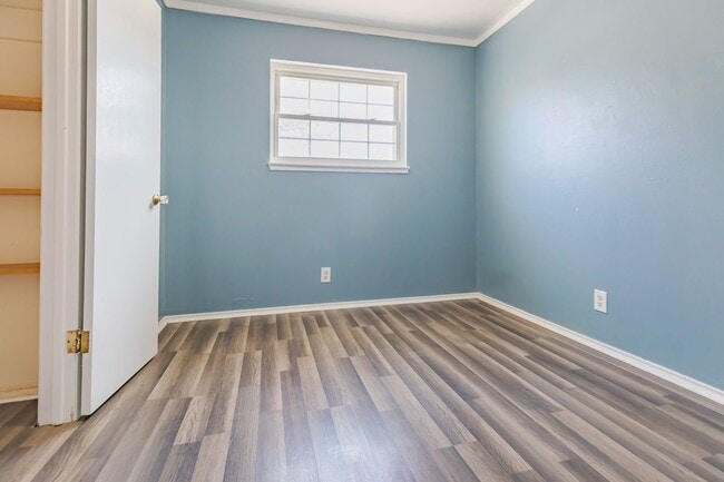 Building Photo - Charmful Remodeled Home with Refrigerated Air