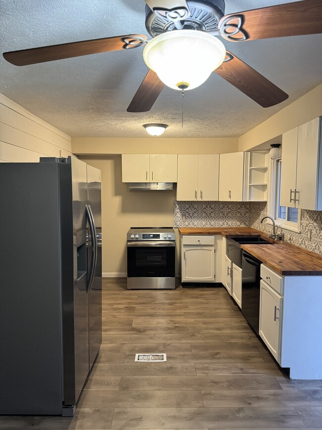 Building Photo - 500 Sunset Blvd