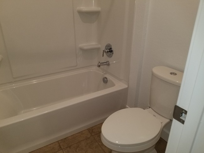 Building Photo - AMAZING TOWNHOME IN MCQUEEN AND OCOTILLO