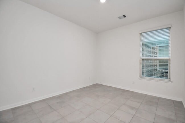 Building Photo - 2030 Domeniko Dr