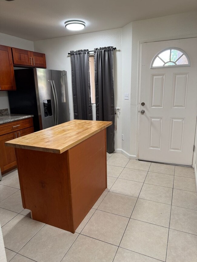 Building Photo - Ground floor 2 bedroom apartment in Wailuku