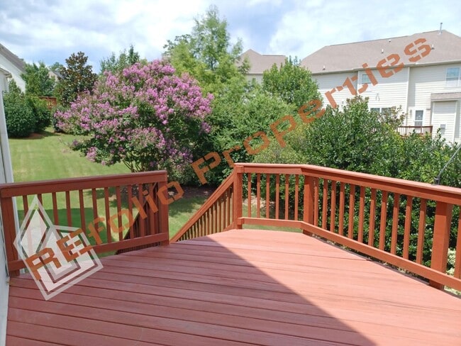 Building Photo - Lovely 5 Bedroom 4 Bathroom Single Family ...