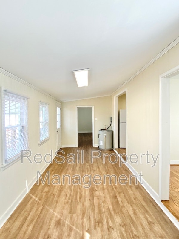 Building Photo - 619 Brewer St