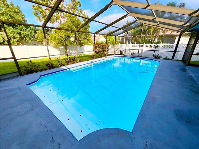 Building Photo - 1349 Hillside Dr