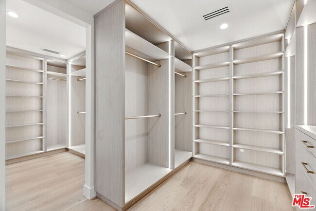 Building Photo - 603 N Camden Dr