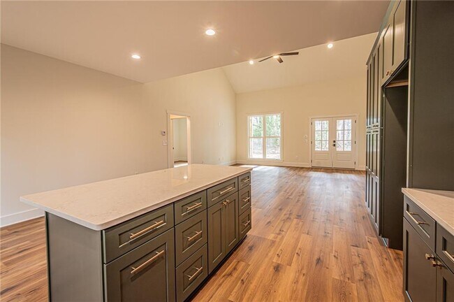 Building Photo - 635 Cane Creek Valley Rd