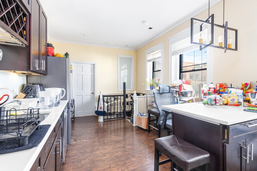 Building Photo - 21 Royal St